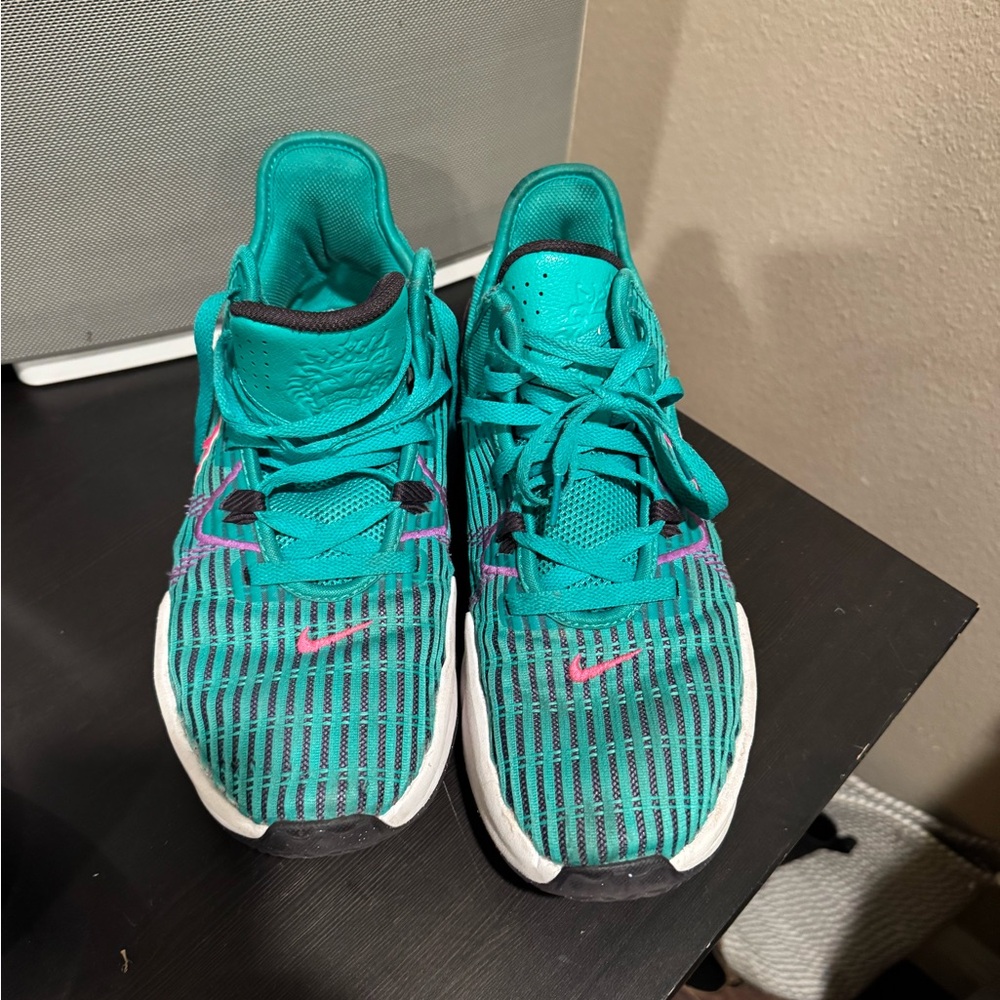 LeBron witness 6 South Beach Teal and Purple basketball shoes - Picture 2 of 7